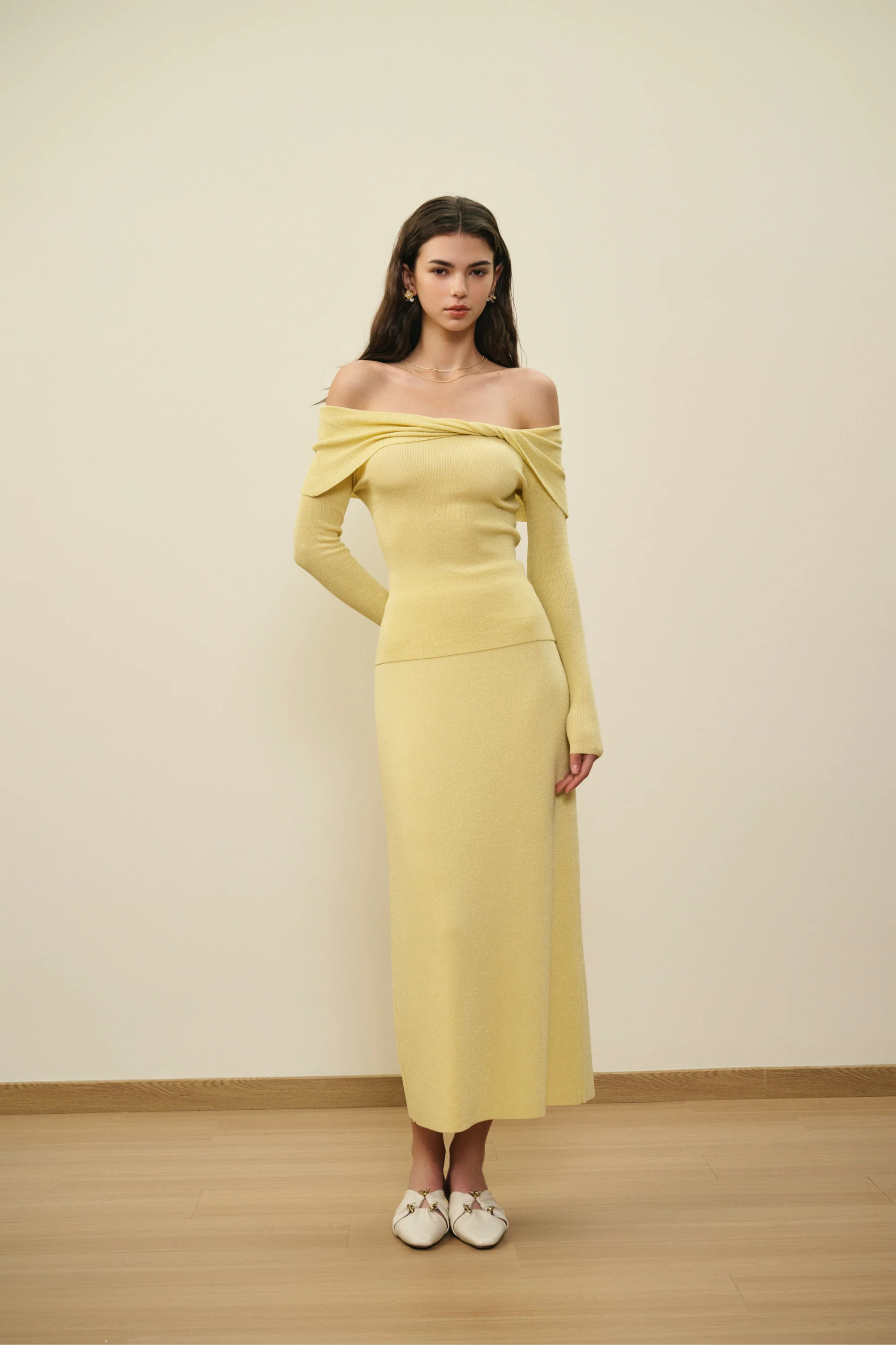 Off shoulder twist knit set