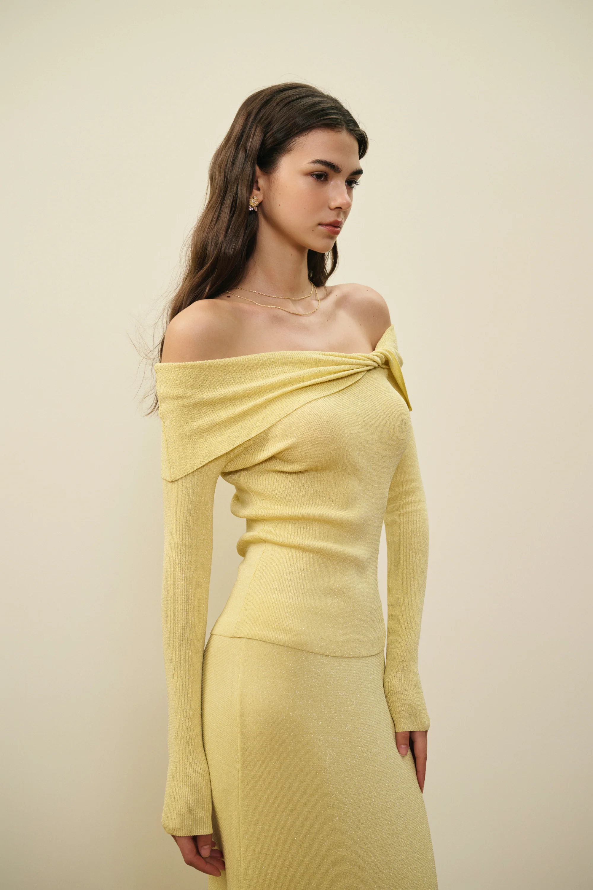 Off shoulder twist knit set