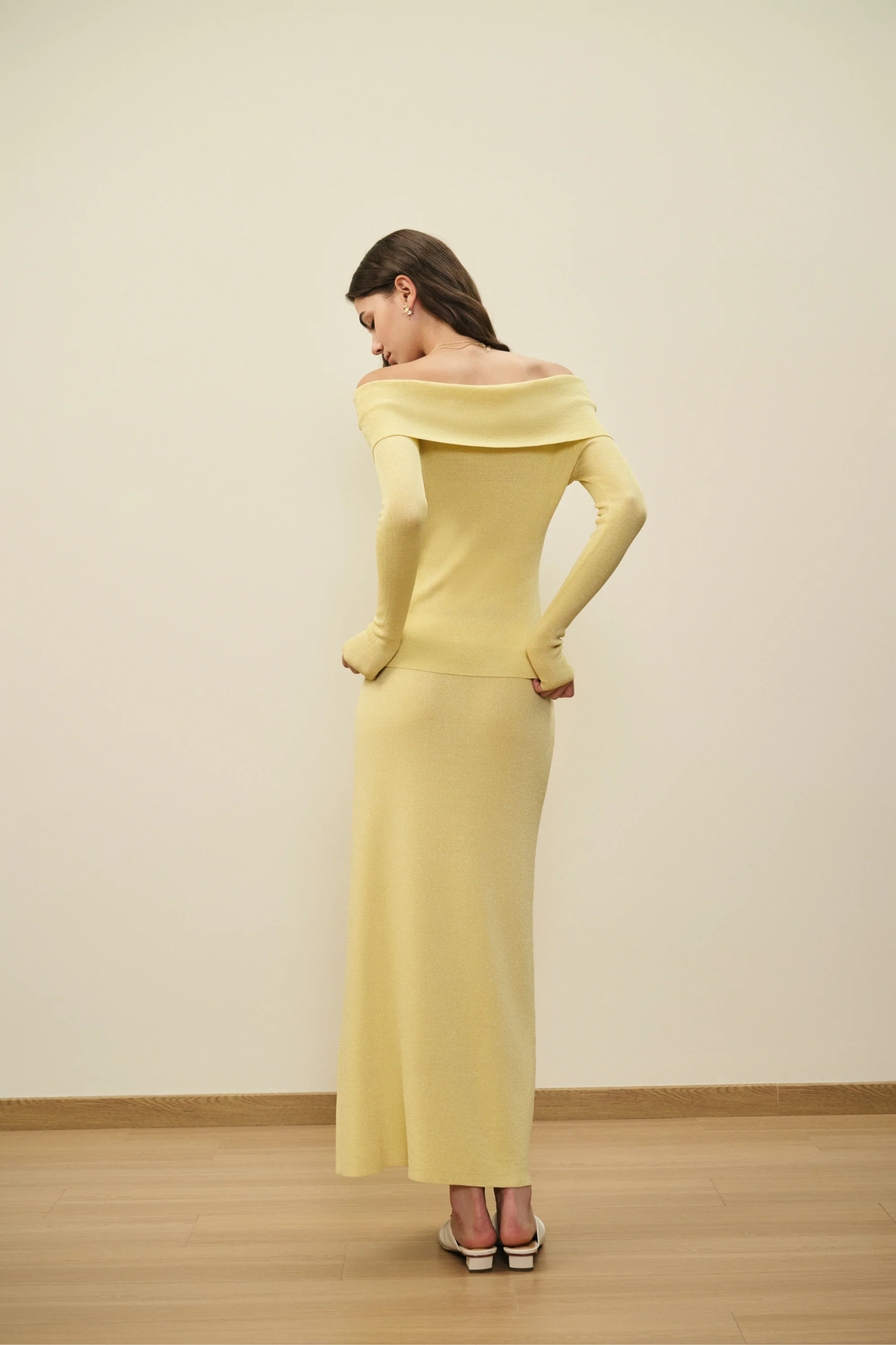 Off shoulder twist knit set